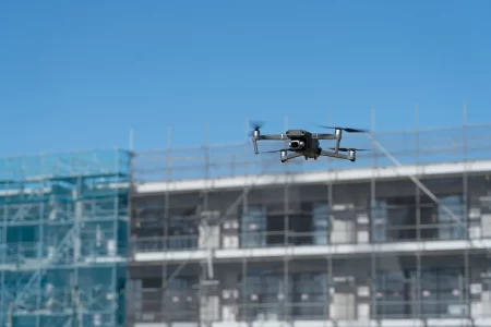建設業・不動産業のドローン空撮活用｜上から伝える現場と物件